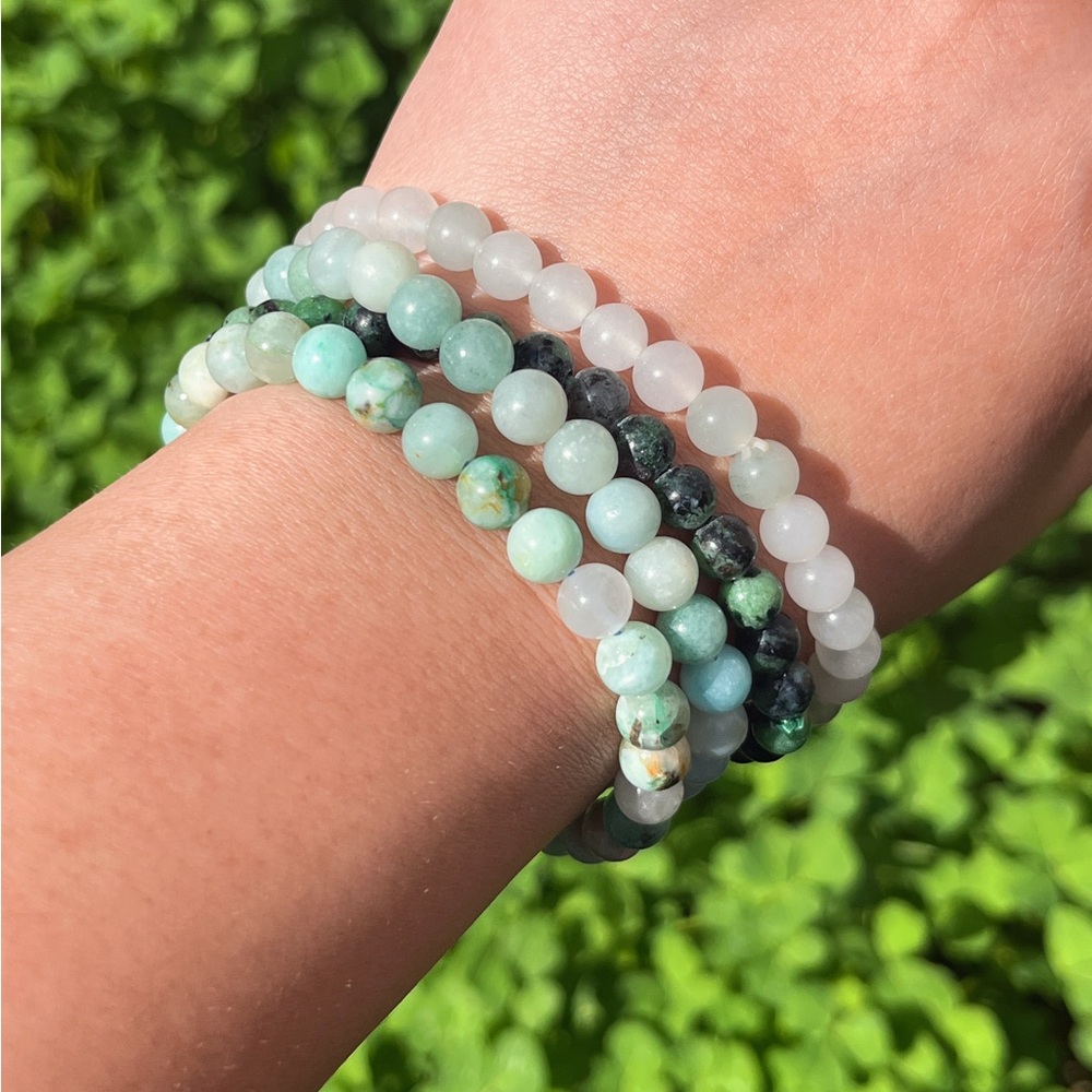 6mm‎ green opal, white jade, carribean calcite bracelet set
